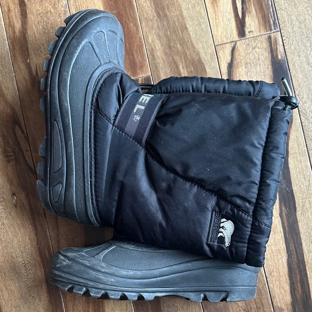 Sorel Insulated Cub Youth Snow Boots 4 EUC